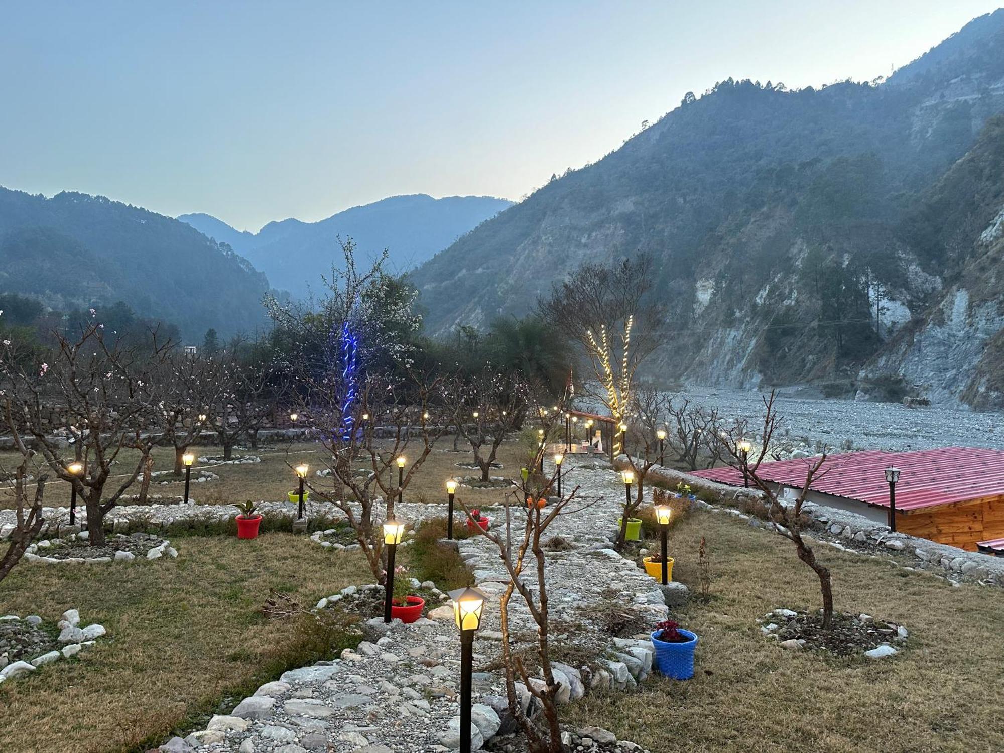 Cabana Riverside Resort - Kainchi Dham Nainital Exterior foto
